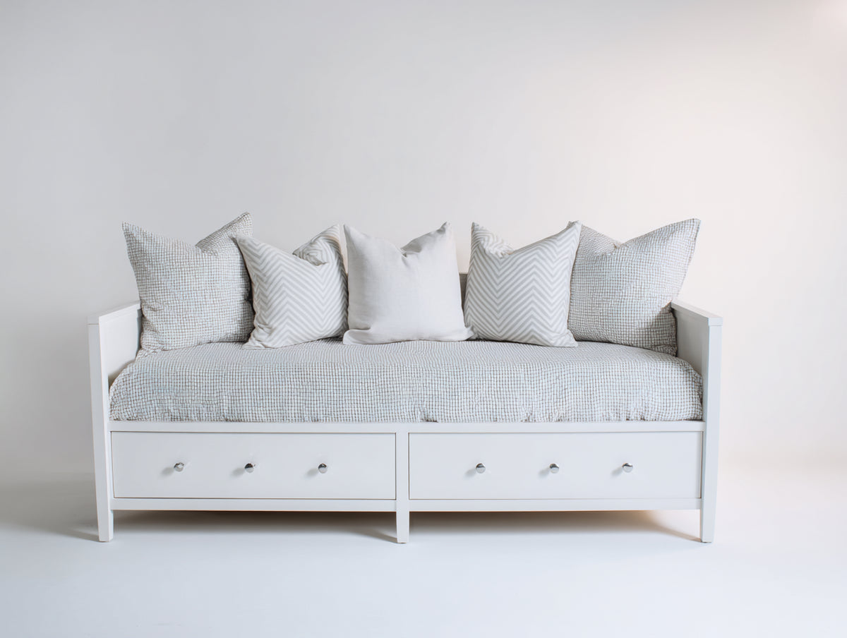 Schlafsofa aus Holz und Stoff 205 x 92 x 82 cm - Weiß und Hellgrau - Modernes Landhausdesign mit 2 Schubladen für Wohnraum und Gästezimmer